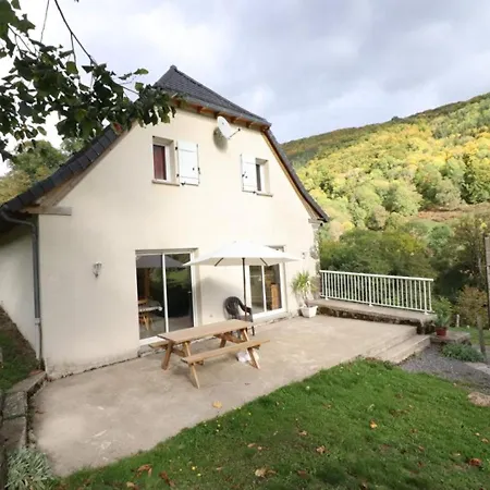 度假居 Maison De Caractere Avec Cheminee, Terrasse Et Jardin, Au Coeur Des Volcans D'auvergne - Fr-1-742-189