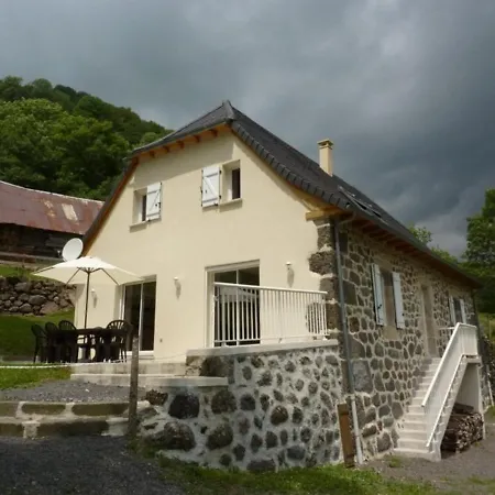 Maison De Caractere Avec Cheminee, Terrasse Et Jardin, Au Coeur Des Volcans D'auvergne - Fr-1-742-189 Saint-Clement (Cantal)