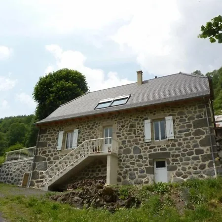 Maison De Caractere Avec Cheminee, Terrasse Et Jardin, Au Coeur Des Volcans D'auvergne - Fr-1-742-189 度假居