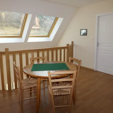 Maison De Caractere Avec Cheminee, Terrasse Et Jardin, Au Coeur Des Volcans D'auvergne - Fr-1-742-189 Holiday home *